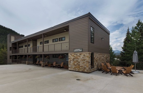 Lakeside Village Apartment | Plaza #1409