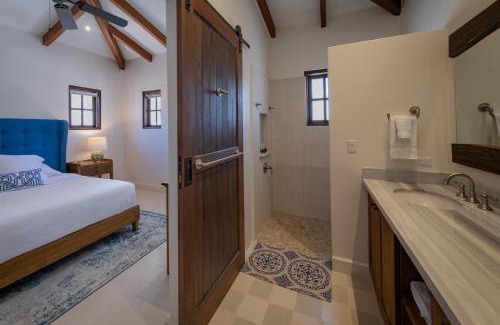 Las Catalinas Apartment | Plaza Mercado 24 At Las Catalinas