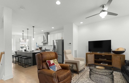 Plaza Midwood House | Plaza Midwood "Penthouse"