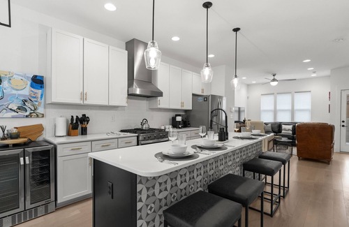 Plaza Midwood House | Plaza Midwood "Penthouse"