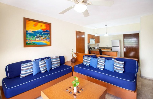 Las Glorias Resort | Plaza Pelicanos Grand Beach Resort - All Inclusive