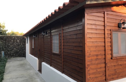 Angra do Heroismo Ski Chalet | Pleasant cabin with Páteo 5 minutes from the City