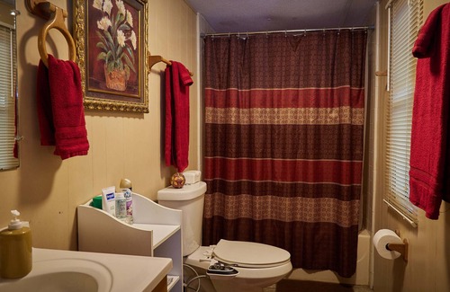 Homosassa Bed & Breakfast | Pleasant Days B&b Tropical Master Suite.