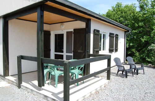 Joyeuse Cottage | Pleasant gîte with all comforts, in the heart of nature, swimming pools, playground, tennis court