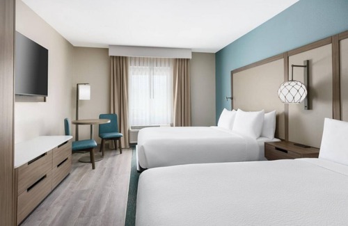 Marathon Hotel | Pleasant Stay, Convenient Location! Convenient Room w/2 Queen Beds, Pool