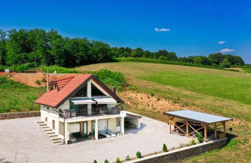 Barilovic House | Plivanje u zalazak sunca