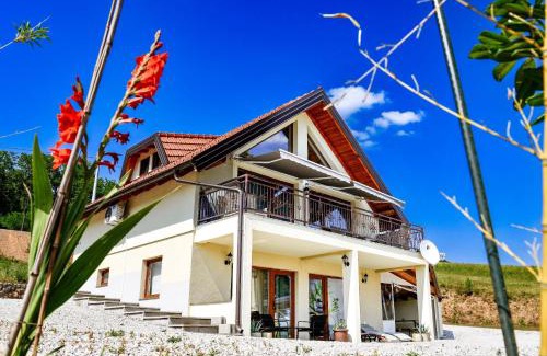 Barilovic House | Plivanje u zalazak sunca