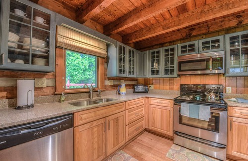 Waynesville Cabin | Plott Mountain Home-Amazing views @ 4,100 feet!