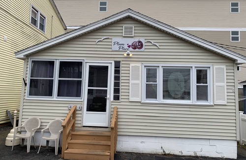 Hampton Cottage | Plum Place - Dog Friendly, Steps from the beach