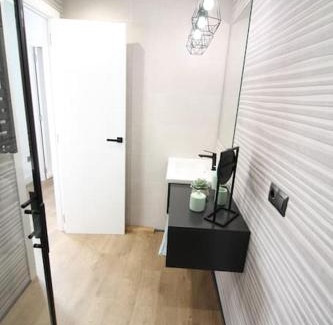 Toledo City Center Apartment | pluma y espada