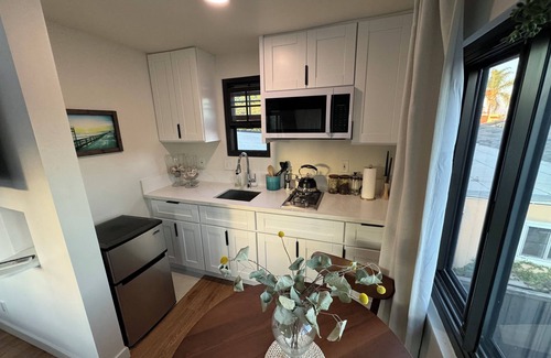 Loma Portal Apartment | Plumosa Park Studio Casita with VIEWS!