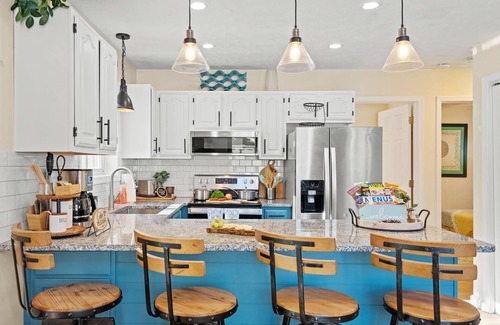 Pocono Lake Ski Chalet | Pocono Chalet Getaway | Pools, Hot Tub, Lakes