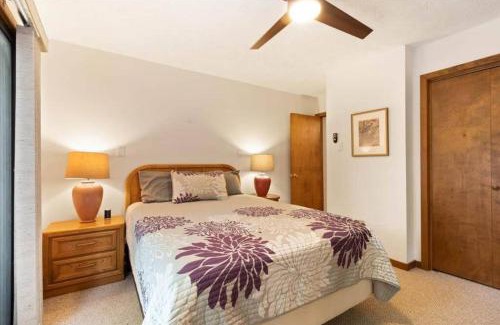 Pocono Pines House | Pocono Chalet/4 BDRMS/Fireplace