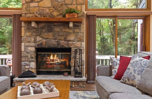 Pocono Pines House | Pocono Chalet/4 BDRMS/Fireplace