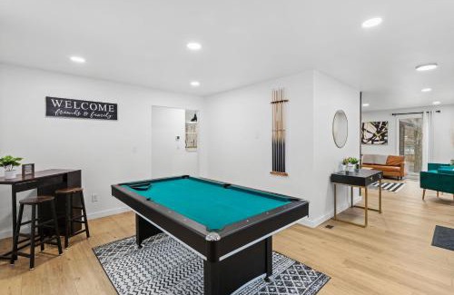 East Stroudsburg House | Pocono Luxury Retreat - Games Hot tub and More