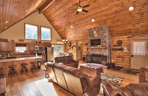 Albrightsville Cabin | Pocono Mountains, Whispering Pines Retreat
