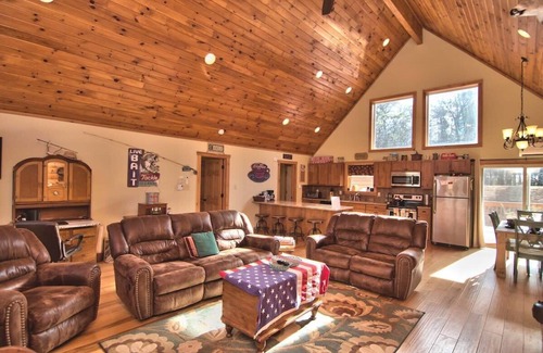 Albrightsville Cabin | Pocono Mountains, Whispering Pines Retreat