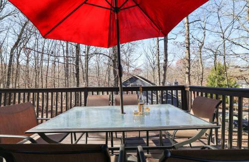 East Stroudsburg House | Pocono Retreat - Hot Tub, Sauna, Lake Access