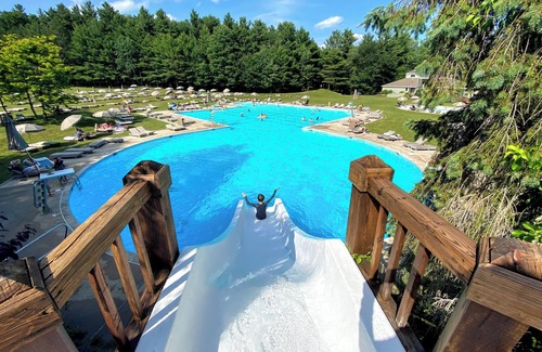 Pocono Pines House | Poconos Getaway★Modern Renovated Lakeside Home★Pool 3 Bed 2.5Bath Crested Falcon