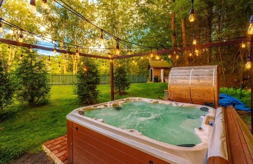 Millrift House | Poconos Mansion| Pool Hot Tub |Sauna |Tennis| Lake