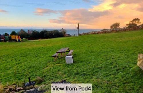 Llwyngwril Ski Chalet | POD4 Family Glamping with seaview & Wi-Fi