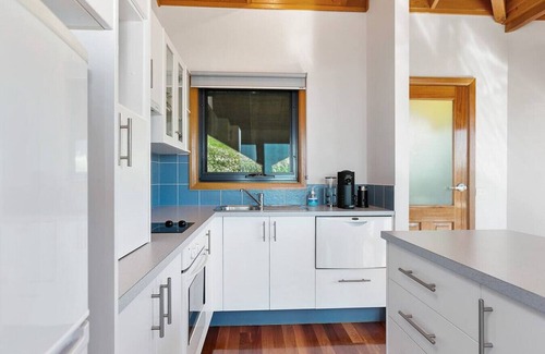 Apollo Bay Villa | Point of View Villa 3 of 5 - Couples Retreat