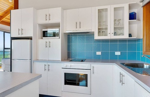 Apollo Bay Villa | Point of View Villa 3 of 5 - Couples Retreat
