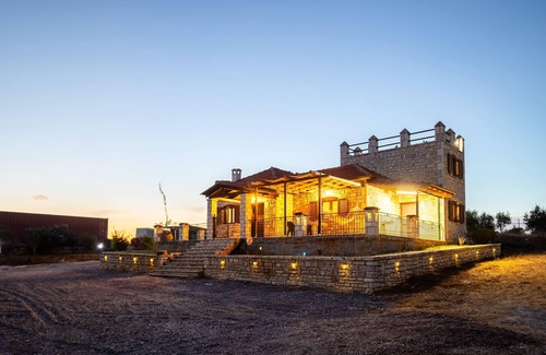 Pylos-Nestoras House | Polilimnio Mini Castle - Fotini s Unique Eco Gem