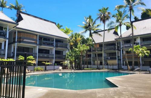 Hilo House | Polynesian Koi Pond Gardens Condo in Hilo w pool
