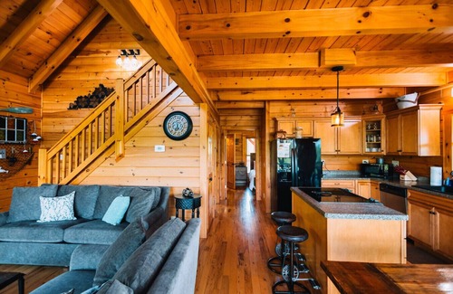 Primrose Apartment | Pond Paradise - Private Pond | Hot Tub | Off-Road Parks | Fire Pit