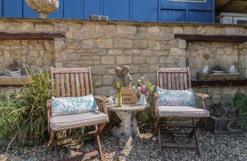 Beaminster Apartment | Pond View at Yeabridge Farm