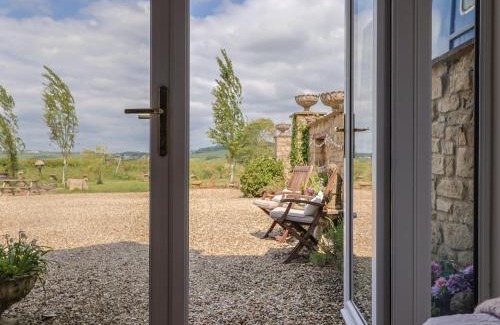 Beaminster Apartment | Pond View at Yeabridge Farm