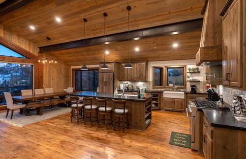 Upper Moonridge House | Ponderosa Peak. Stunning Mountain Views. Location. Breathtaking Home. Games and More