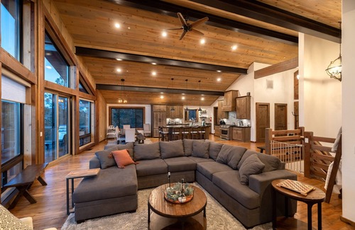 Upper Moonridge House | Ponderosa Peak. Stunning Mountain Views. Location. Breathtaking Home. Games and More