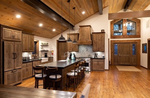 Upper Moonridge House | Ponderosa Peak. Stunning Mountain Views. Location. Breathtaking Home. Games and More