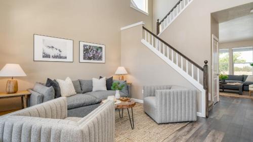 Mountain View House | Ponderosa Pines by AvantStay Gorgeous Deck 10 mins from Central Bend Family Friendly