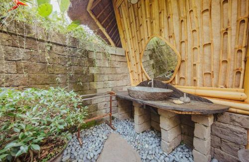 Abiansemal Villa | Pondok Kebun - 1 bd Eco Bamboo House, Pool, Garden