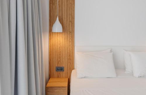Perama Hotel | Pontikonisi Hotel & Suites
