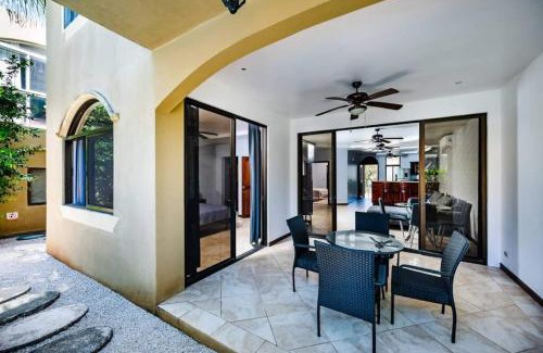 Playa Langosta Apartment | Pool & Ac Close To Beach With Free Bikes!