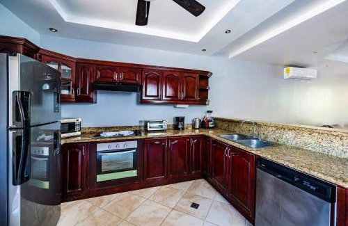 Playa Langosta Apartment | Pool & Ac Close To Beach With Free Bikes!