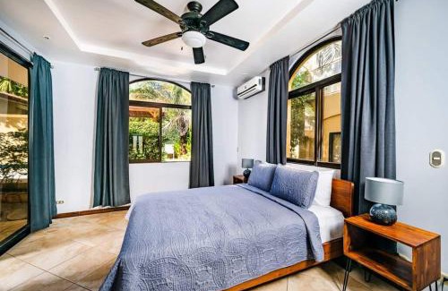 Playa Langosta Apartment | Pool & Ac Close To Beach With Free Bikes!