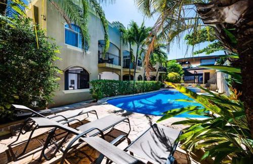 Playa Langosta Apartment | Pool & Ac Close To Beach With Free Bikes!