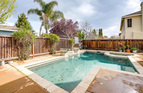 Brentwood Apartment | Pool and Hot Tub Access Extended Stay in Brentwood!