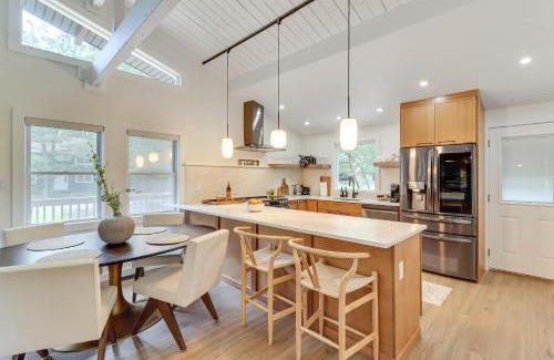 East Stroudsburg House | Pool and Lake Access, Yard Poconos Family Getaway