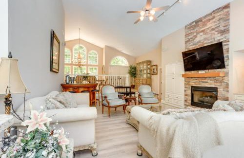 Camdenton House | Pool, Hot Tub and Pickleball Court Lake Ozarks Home
