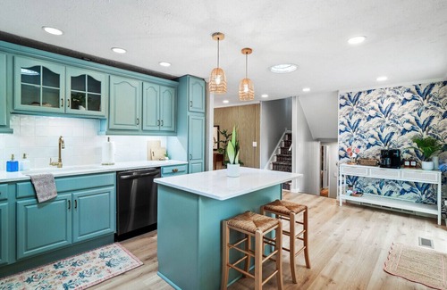 Vermilion House | Pool|Hot Tub|Game Room|Remodeled|Sleeps 10