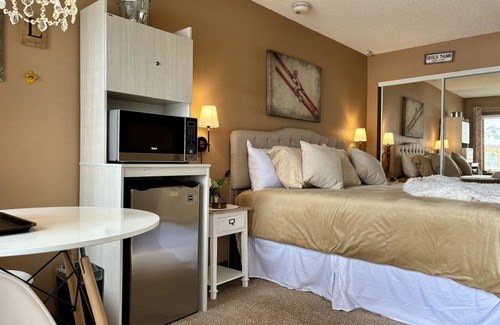 Granby Resort | Pool~HotTubs~Views~Resort K-Suite~Sleeps 2~Near RMNP & Winter Park!16