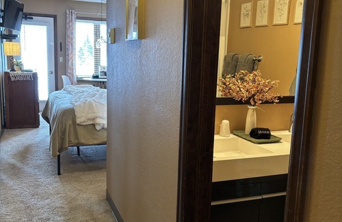 Granby Resort | Pool~HotTubs~Views~Resort K-Suite~Sleeps 2~Near RMNP & Winter Park!16