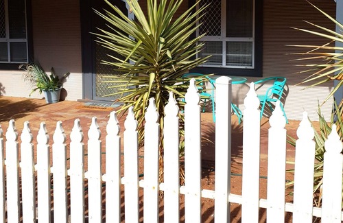 Broken Hill House | Pool House accommodation