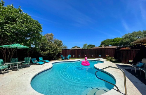 Richardson House | Pool Paradise Arcade Ping-Pong Darts Fire Pit Wii